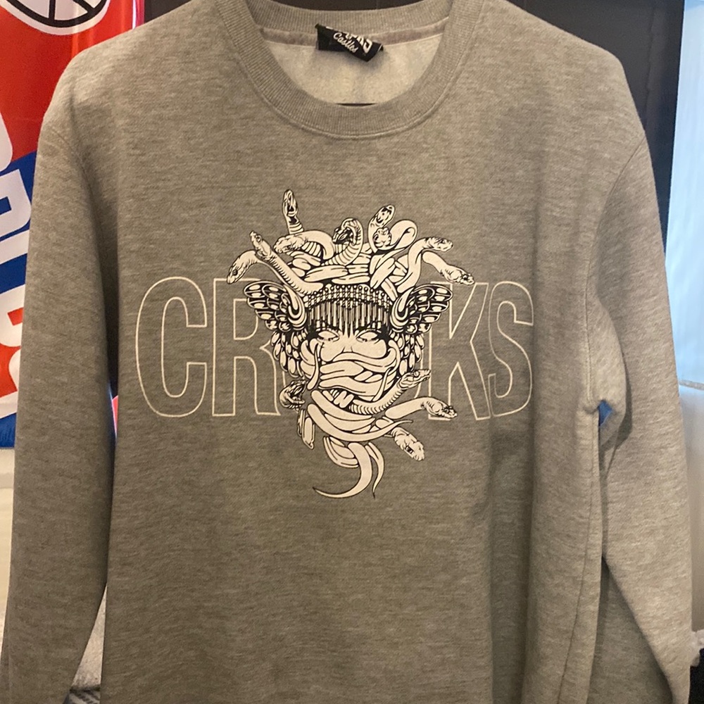 Crooks and castle crew neck